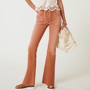 NWT Pilcro Low Rise Icon Flare Jeans (Women). Size 27. Never worn!